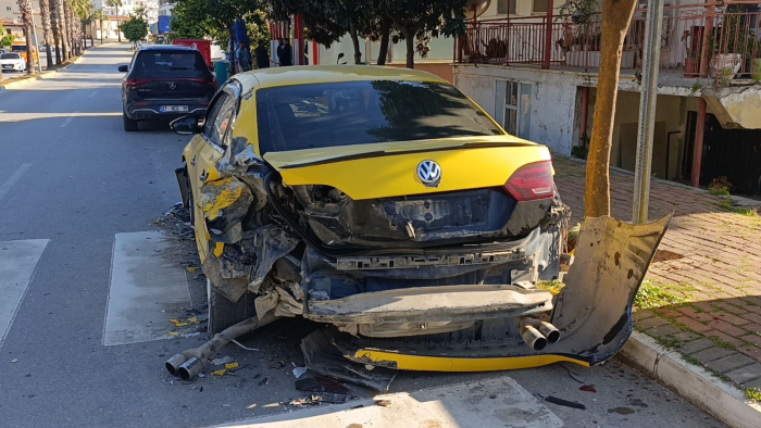 Park halindeki araçları hurdaya çevirdi, 3.41 promil alkollü çıktı